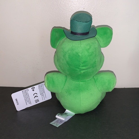 FIve Nights At Freddy’s Walmart Exclusive Shamrock Freddy Plush Special Delivery - Picture 8 of 11